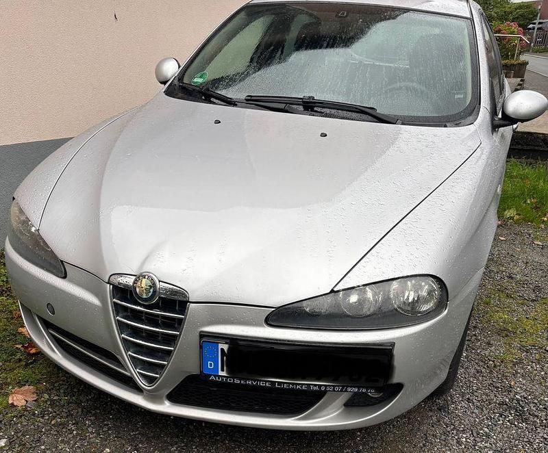 Silber Gebraucht 2007 Alfa Romeo 147 Distinctive Kleinwagen | 2.500 € - Bild 1/4