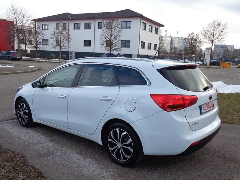 Gebraucht Kia Ceed Platinum 128 PS (94 kW) 2015 Weiß Kleinwagen