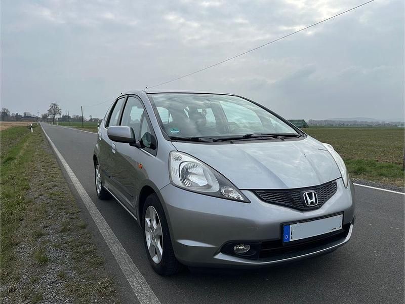 Gebraucht Honda Jazz S 90 PS (66 kW) 2010 Silber Kleinwagen