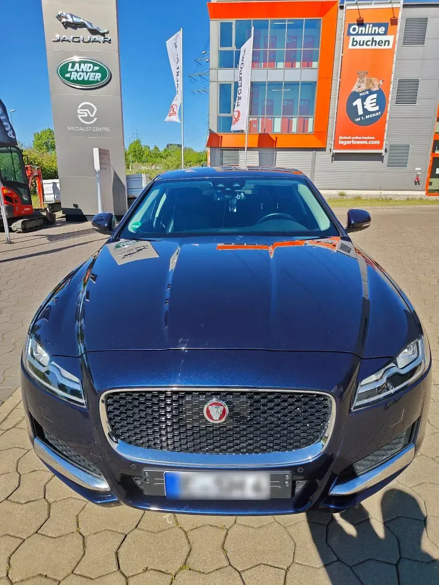 Second-hand Jaguar XF 300 CP (220 kW) 2017 Albastru Berlinǎ