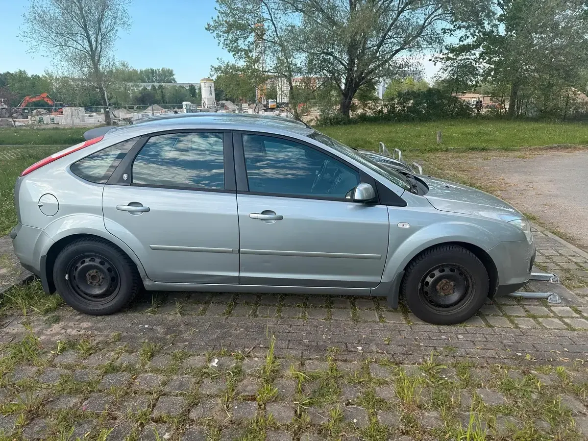 Gebraucht Ford Focus 101 PS (74 kW) 2005 Grau Limousine