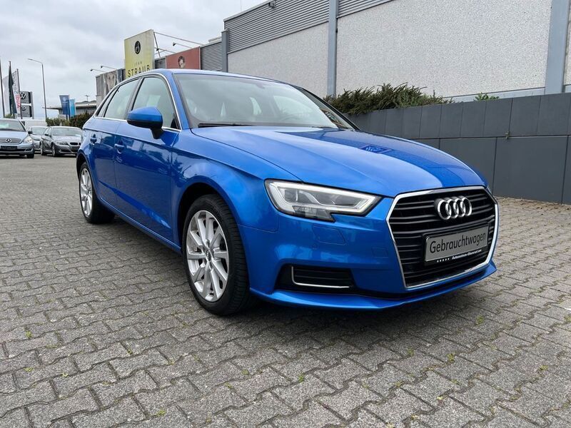Blau Gebraucht 2020 Audi A3 Sportback Design Limousine | 18.850 € (Fairer Preis) - Bild 1/4