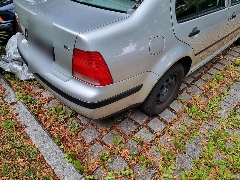 Silber Gebraucht 2000 VW Bora Limousine | 800 € (Superpreis) - Bild 1/4