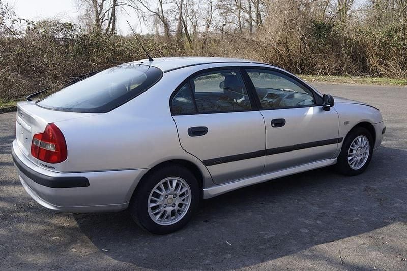 Gebraucht Mitsubishi Carisma 103 PS (75 kW) 2003 Silber Limousine
