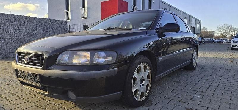 Schwarz Gebraucht 2002 Volvo S60 Limousine | 690 € (Superpreis) - Bild 1/4