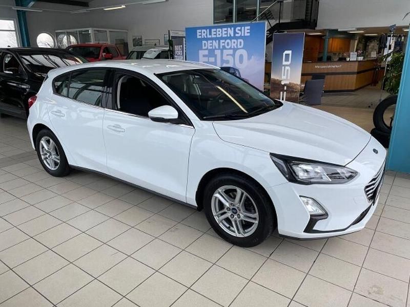 Gebraucht Ford Focus Cool & Connect 101 PS (74 kW) 2021 Frostweiß (weiss) Limousine