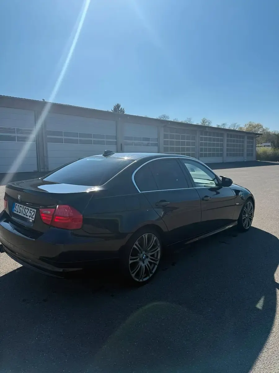 Gebraucht BMW 325 197 PS (144 kW) 2009 Schwarz Limousine