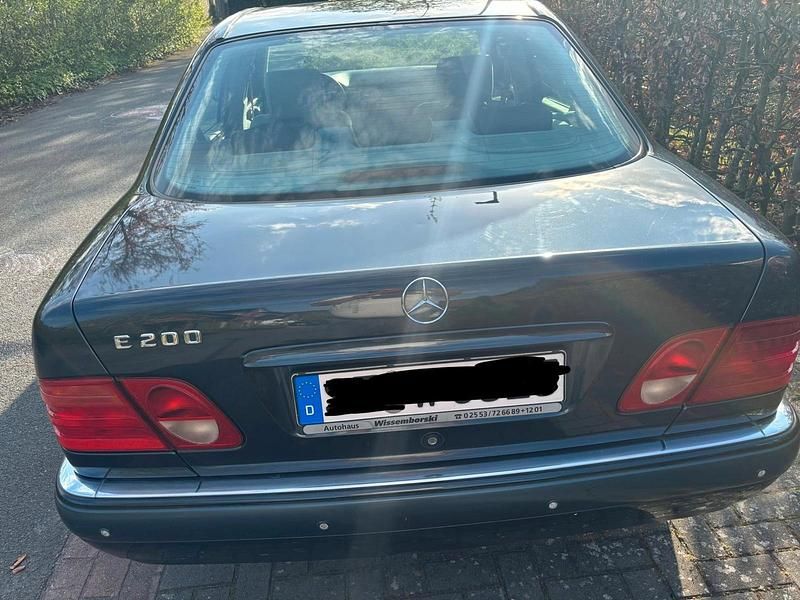 Gebraucht Mercedes E200 Elegance 136 PS (100 kW) 1998 Andere farben Limousine