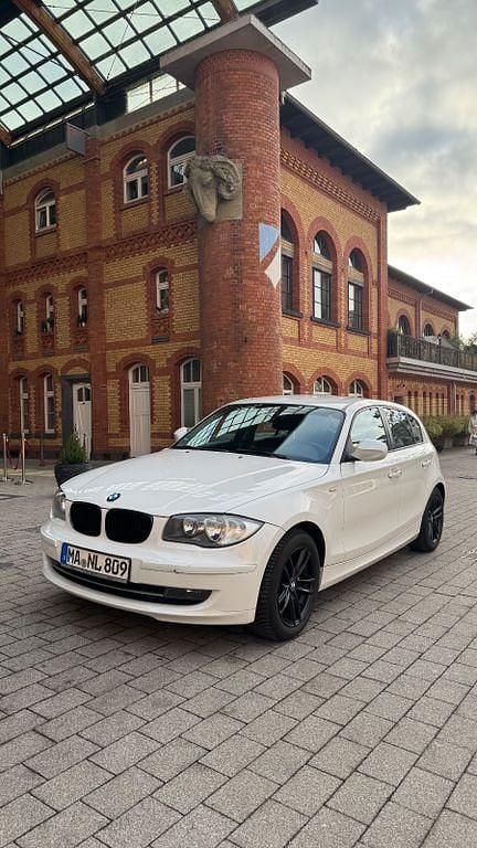 Gebraucht BMW 116 122 PS (89 kW) 2011 Weiß Kleinwagen