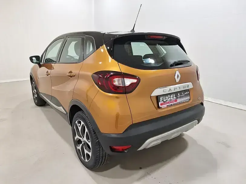 Gebraucht Renault Captur Intens 90 PS (66 kW) 2017 Orange epy+schwarz gne SUV