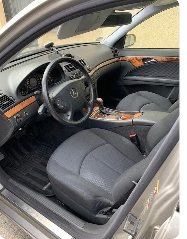 Usata Mercedes E320 224 CV (164 kW) 2004 Argento Berlina