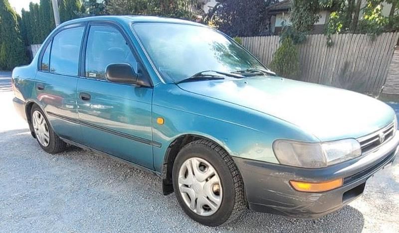 Grün Gebraucht 1996 Toyota Corolla Limousine | 1.300 € - Bild 1/4