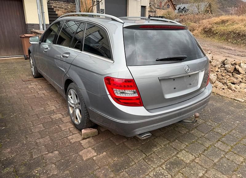 Gebraucht Mercedes C220 Avantgarde 170 PS (125 kW) 2011 Kombi