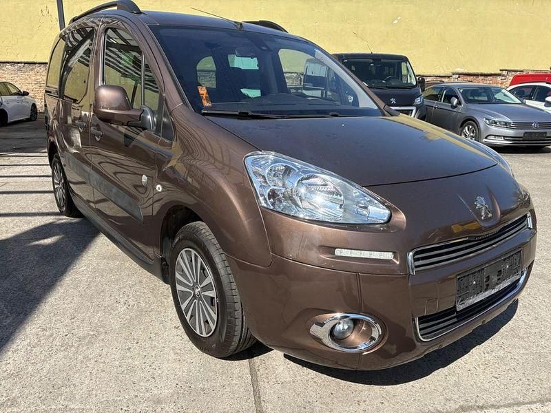 Gebraucht Peugeot Partner Tepee Outdoor 120 PS (88 kW) 2013 Gold Van / Kleinbus