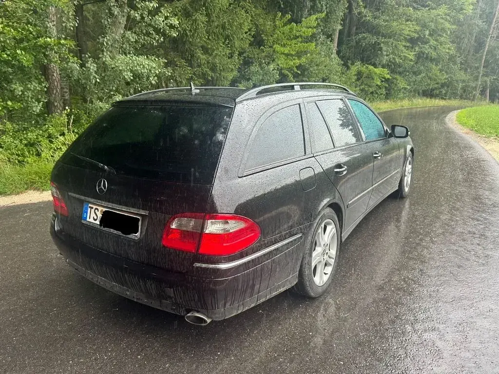 Gebraucht Mercedes E320 Avantgarde 224 PS (164 kW) 2008 Schwarz Limousine
