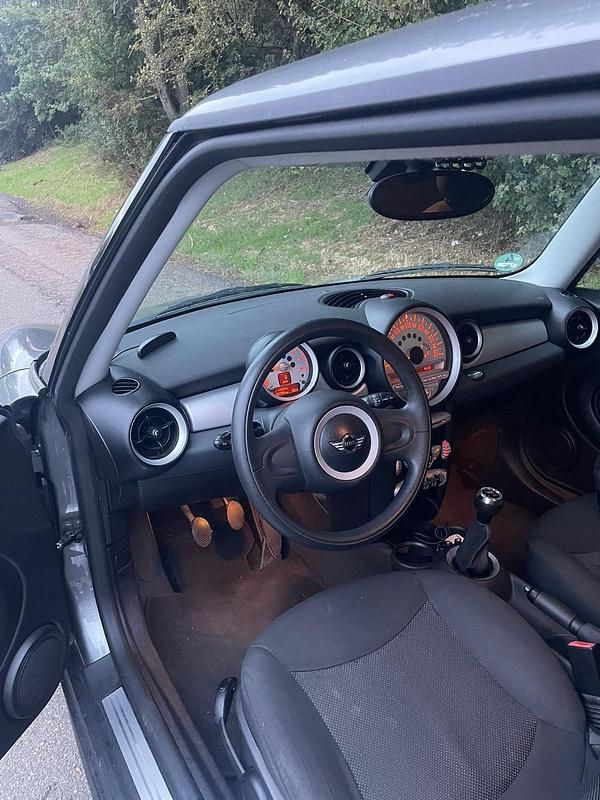 Grau Gebraucht 2009 Mini ONE Kleinwagen | 2.500 € (Superpreis) - Bild 1/4
