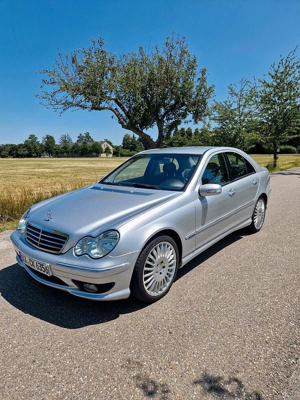 Silber Gebraucht 2004 Mercedes C230 Limousine | 8.500 € - Bild 1/4
