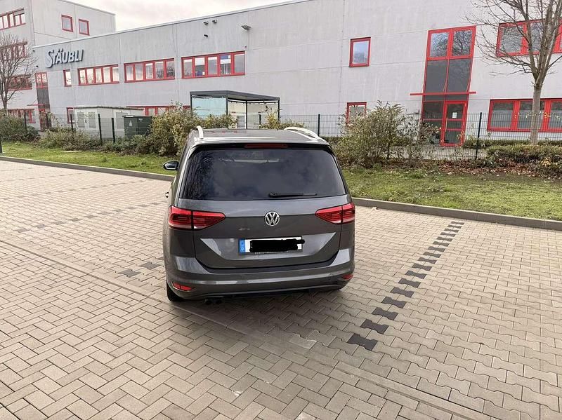 Gebraucht VW Touran Highline 150 PS (110 kW) 2016 Grau Van / Kleinbus