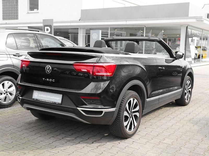 Gebraucht VW T-Roc Cabriolet Active 110 PS (80 kW) 2021 Deep black perleffekt Cabrio