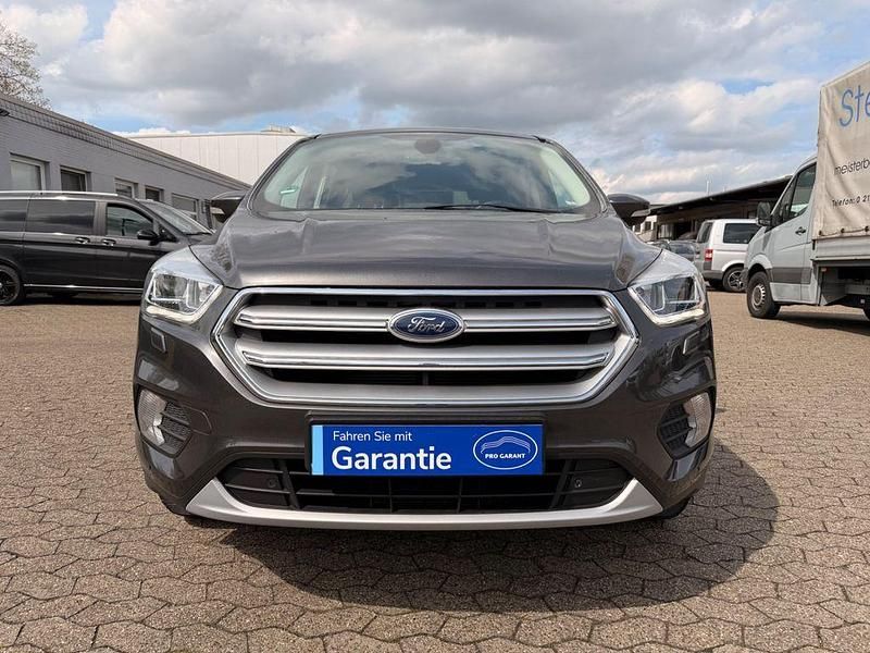 Gebraucht Ford Kuga Titanium 150 PS (110 kW) 2017 Grau SUV