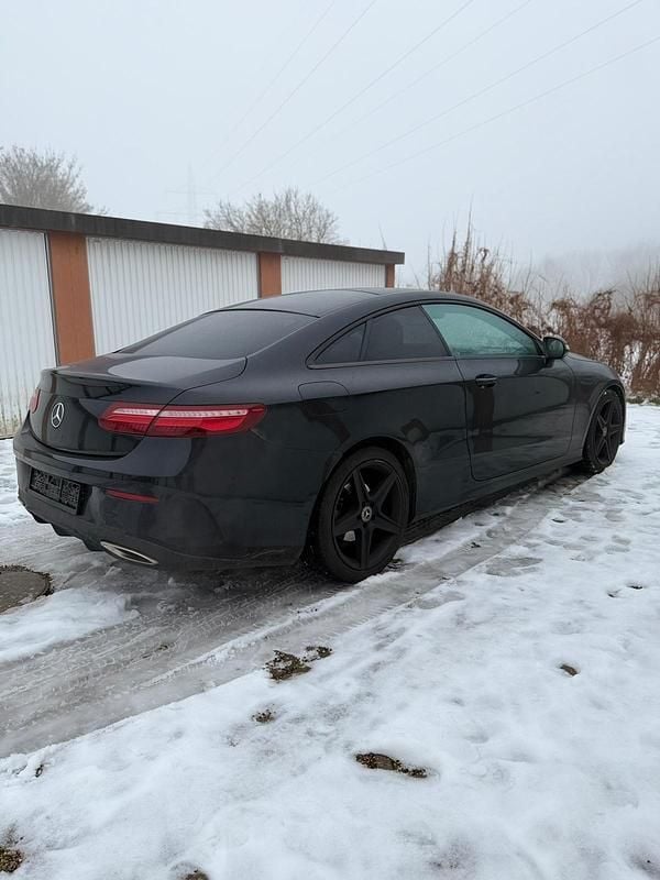 Gebraucht Mercedes E200 AMG line 184 PS (135 kW) 2017 Schwarz Coupé