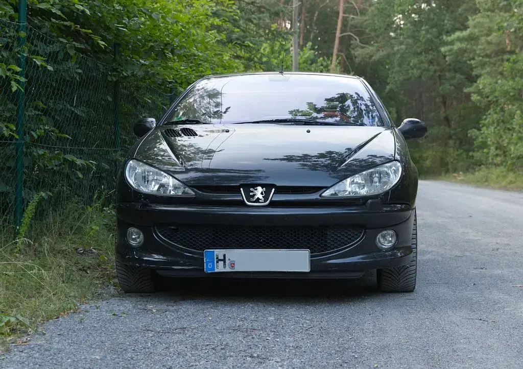 Gebraucht Peugeot 206 CC Filou 107 PS (78 kW) 2005 Rot Cabrio