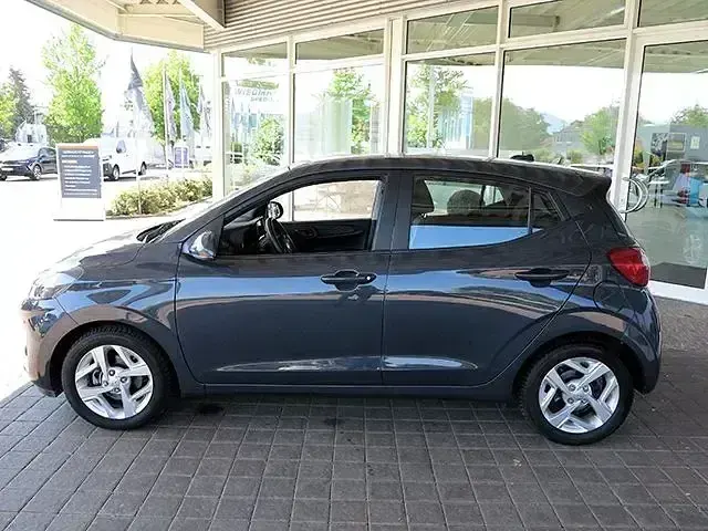 Gebraucht Hyundai i10 Trend 84 PS (61 kW) 2022 Grau Kleinwagen