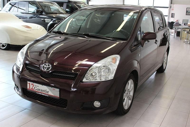 Violet Gebraucht 2010 Toyota Corolla Verso Van / Kleinbus | 3.400 € (Guter Preis) - Bild 1/4