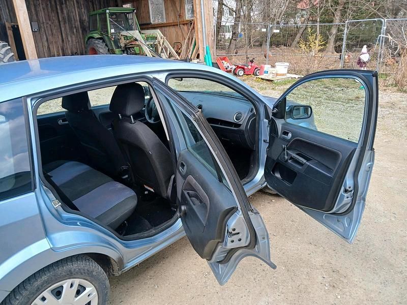 Gebraucht Ford Fusion 80 PS (58 kW) 2006 Blau Kleinwagen