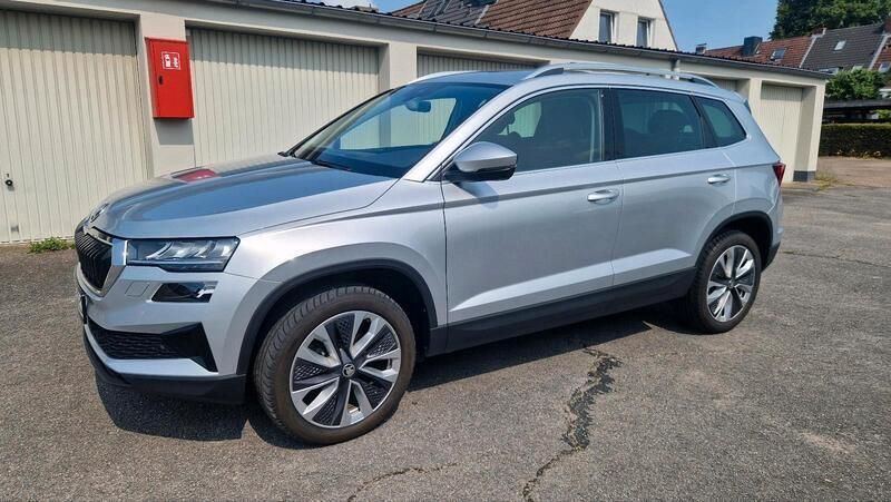 Silber Gebraucht 2024 Skoda Karoq Style SUV | 29.500 € (Guter Preis) - Bild 1/4