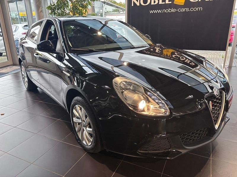 Schwarz (colore esterno (alfa schwarz)) Gebraucht 2021 Alfa Romeo Giulietta Kleinwagen | 16.290 € (Fairer Preis) - Bild 1/4