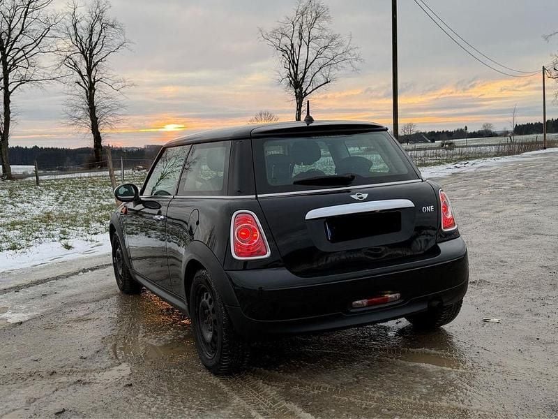 Gebraucht Mini ONE 75 PS (55 kW) 2011 Schwarz Kleinwagen