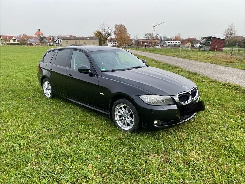 Gebraucht BMW 320 163 PS (119 kW) 2010 Schwarz Kombi