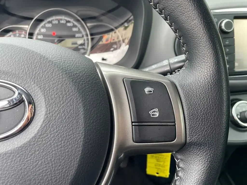 Gebraucht Toyota Yaris Edition-S 99 PS (72 kW) 2016 Grau Kleinwagen