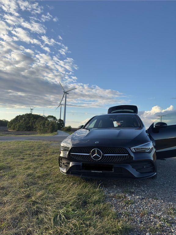 Schwarz Gebraucht 2020 Mercedes CLA220 Shooting Brake Kombi | 25.999 € (Etwas zu teuer) - Bild 1/4