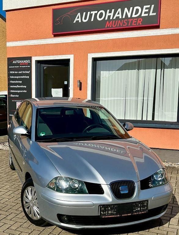 Silber Gebraucht 2004 Seat Ibiza Limousine | 1.890 € (Etwas zu teuer) - Bild 1/4