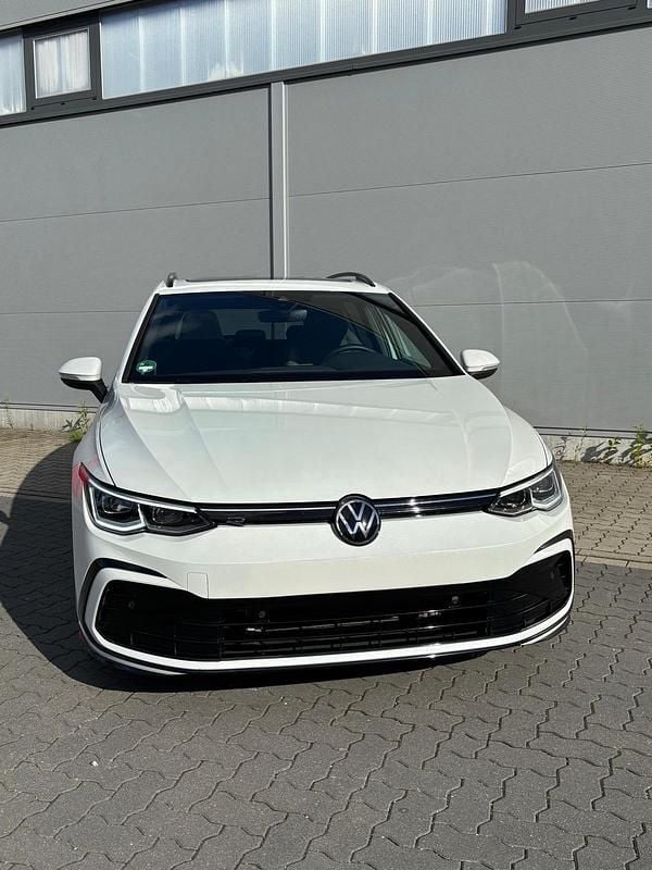 Weiß Gebraucht 2021 VW Golf VIII R-line Kombi | 24.300 € (Fairer Preis) - Bild 1/4