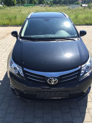 Gebraucht Toyota Avensis 150 PS (110 kW) 2012 Schwarz metallic Kombi