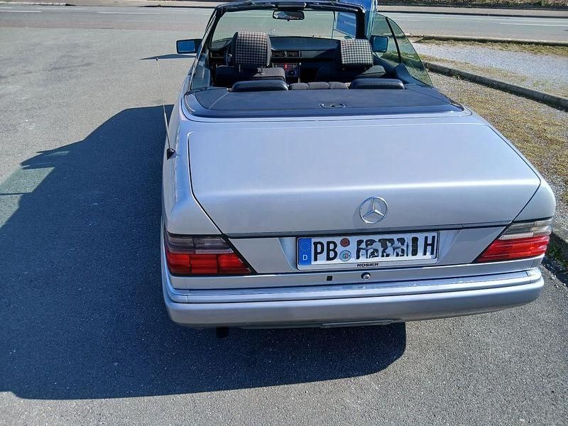 Gebraucht Mercedes E200 136 PS (100 kW) 1995 Silber Cabrio