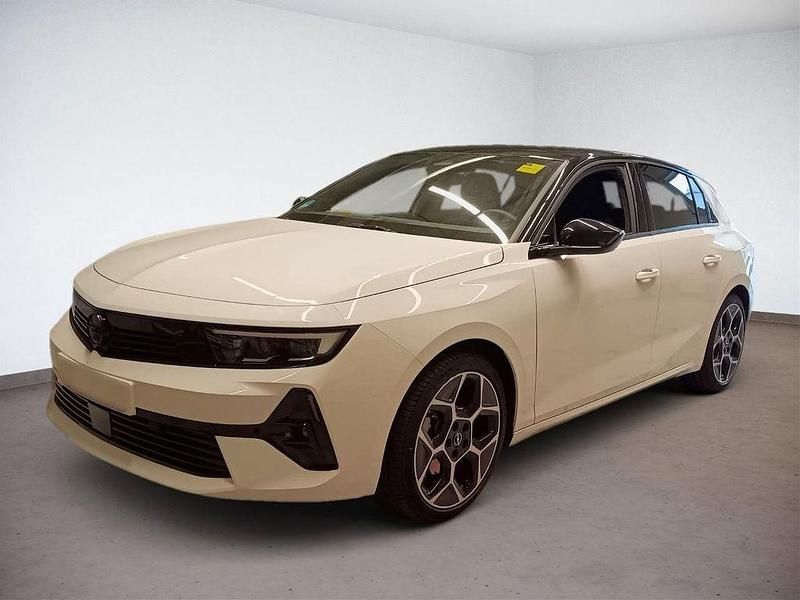 Gebraucht Opel Astra 145 PS (106 kW) 2024 Arktis weiß/dach schwarz (metallic) Limousine