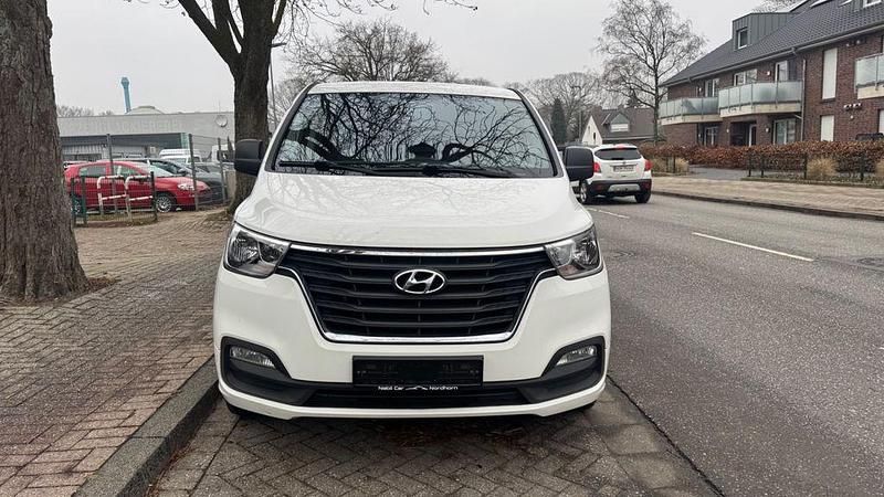 Gebraucht Hyundai H-1 170 PS (125 kW) 2019 Weiß Van / Kleinbus