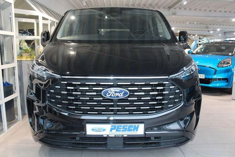 Gebraucht Ford Tourneo Titanium 170 PS (125 kW) 2025 Schwarz Van / Kleinbus