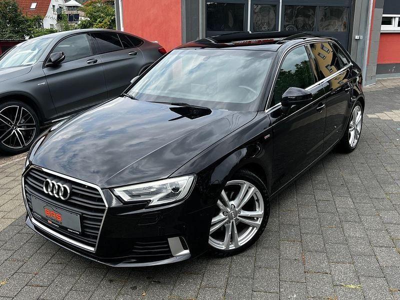 Mythosschwarz Gebraucht 2019 Audi A3 Sportback S-Line Limousine | 18.990 € (Etwas zu teuer) - Bild 1/4