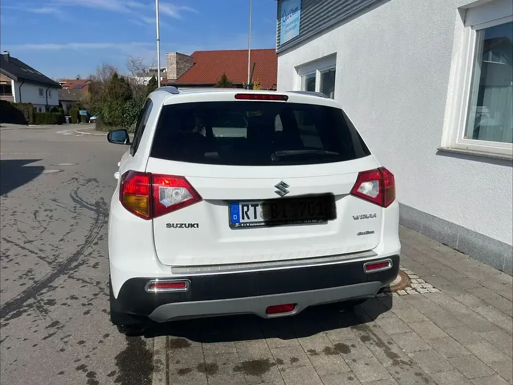 Gebraucht Suzuki Vitara Comfort 120 PS (88 kW) 2018 Weiß SUV