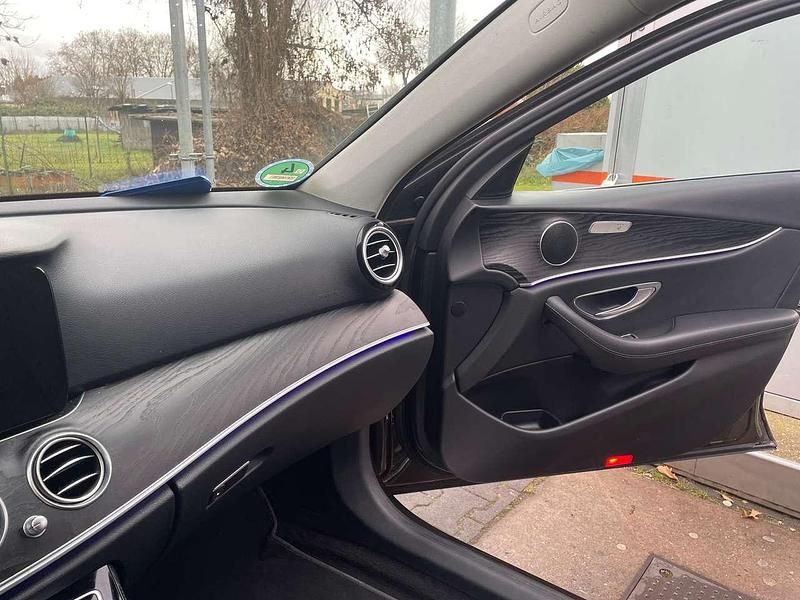Gebraucht Mercedes E220 194 PS (142 kW) 2017 Limousine