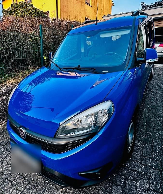 Gebraucht Fiat Doblò 95 PS (69 kW) 2016 Blau Van / Kleinbus