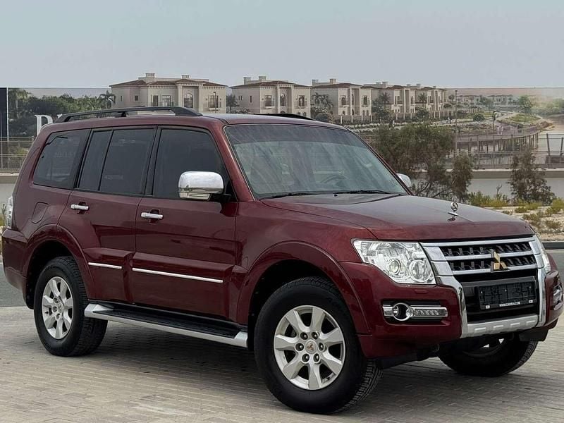 Rot Gebraucht 2019 Mitsubishi Pajero SUV | 28.900 € - Bild 1/4