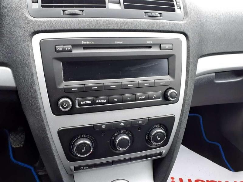 Gebraucht Skoda Octavia Elegance 105 PS (77 kW) 2013 Braun Kombi