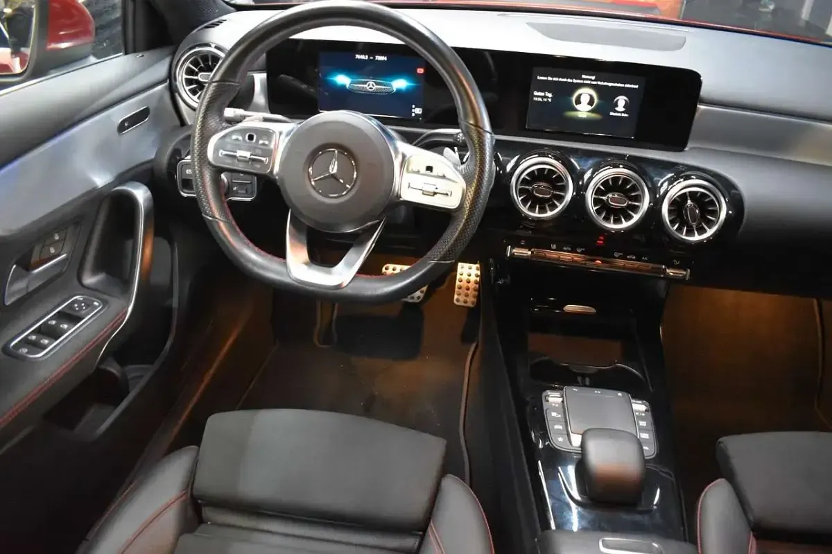 Gebraucht Mercedes A200 AMG line 150 PS (110 kW) 2021 Rot Limousine