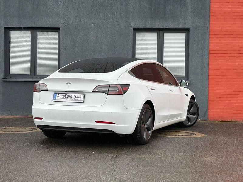 Gebraucht Tesla Model 3 Standard Range 239 kW (325 PS) 2020 Weiß Limousine